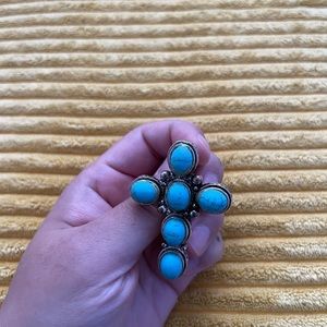 Beautiful turquoise ring .. very fashionable. Unique style .